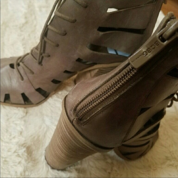 BCBGENERATION OPEN-TOE BLOCK HEEL - Picture 2 of 3